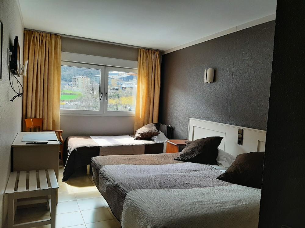 Hotel Font Del Marge Andorra la Vella Exterior photo